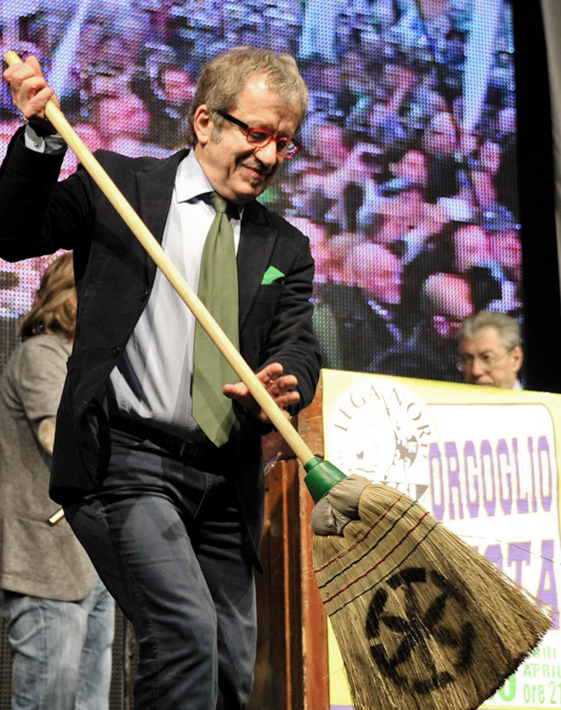 Να ερωτηθούν οι Ιταλοί για την παραμονή της χώρας στο ευρώ ζητεί η Λέγκα